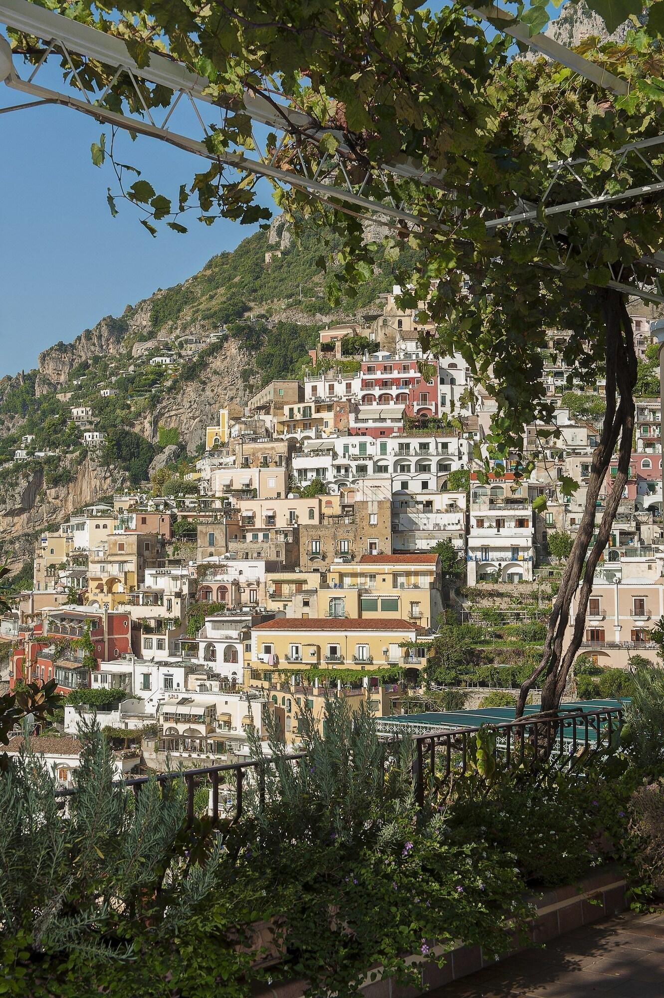 فندق البيروجو كاليفورنيا بوسيتانو المظهر الخارجي الصورة